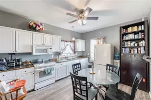 3702 Garnier St, Saint Louis, MO 63116 - Photo 7