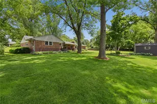 527 Fairways Cir, Creve Coeur, MO 63141 - Photo 29