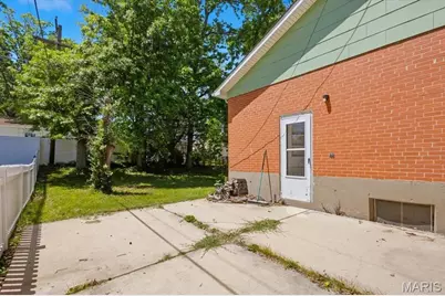 9745 Radio Drive, Saint Louis, MO 63123 - Photo 37