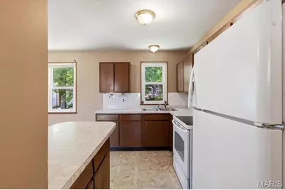 9745 Radio Drive, Saint Louis, MO 63123 - Photo 15