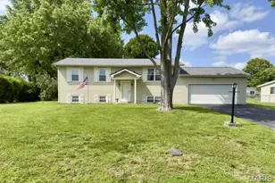 5 Milky Way Dr, Saint Charles, MO 63304 - Photo 1