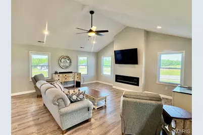200 W Larkspur Court, Hannibal, MO 63401 - Photo 9