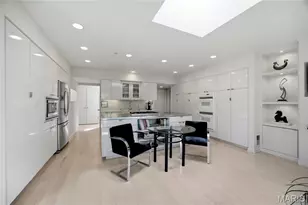 9005 Greenridge Dr, Richmond Heights, MO 63117 - Photo 11
