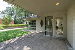 9005 Greenridge Dr, Richmond Heights, MO 63117 - Photo 3