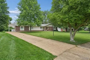 8 Sunnybrae Ct, Ballwin, MO 63011 - Photo 1