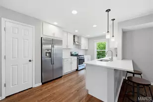 451 Linum Ln, Webster Groves, MO 63119 - Photo 3