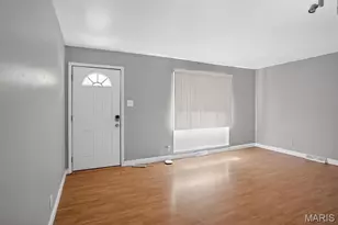 5563 Winchelsea Dr, Saint Louis, MO 63121 - Photo 9