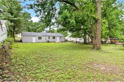10007 Delta Drive, Breckenridge Hills, MO 63074 - Photo 27
