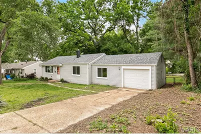 10007 Delta Drive, Breckenridge Hills, MO 63074 - Photo 3