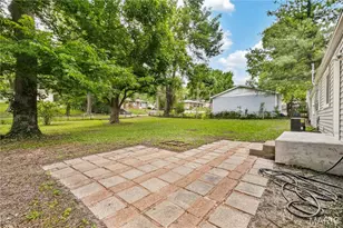 10007 Delta Dr, Breckenridge Hills, MO 63074 - Photo 5
