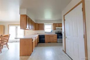 318 E W&W Cir Dr, New Melle, MO 65013 - Photo 9