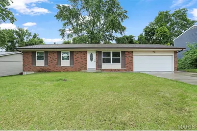 120 Briarcliff Drive, Saint Charles, MO 63301 - Photo 1