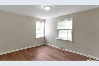 8135 Bloom Drive, Saint Louis, MO 63114 - Photo 17