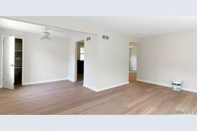 8135 Bloom Drive, Saint Louis, MO 63114 - Photo 15