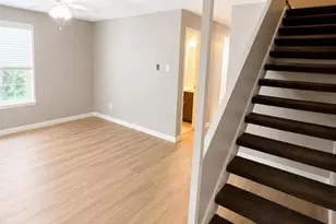 7634 Hazelcrest Dr, Hazelwood, MO 63042 - Photo 5