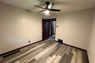 9525 Marlowe Ave, Overland, MO 63114 - Photo 9