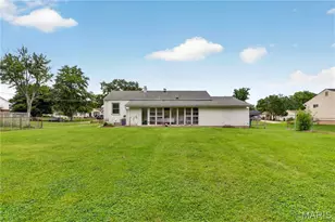 10032 Meadowfield Ln, Saint Louis, MO 63128 - Photo 25
