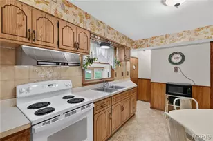 10032 Meadowfield Ln, Saint Louis, MO 63128 - Photo 11