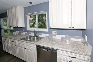 4221 Meadowgreen Trails Dr, Saint Louis, MO 63129 - Photo 9