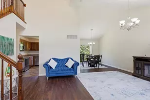 255 Winding Bluffs Ct, Fenton, MO 63026 - Photo 9