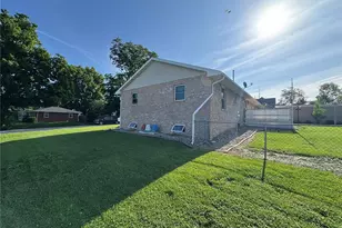 321 W Hamilton St, Palmyra, MO 63461 - Photo 13