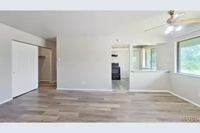 7499 Hazelcrest Drive, Saint Louis, MO 63042 - Photo 5