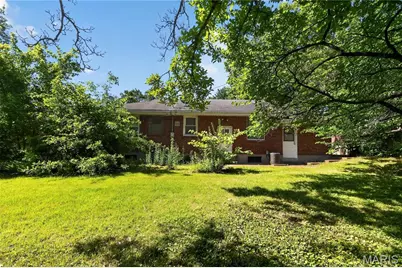 1205 Duenke Drive, Bellefontaine Neighbors, MO 63137 - Photo 3