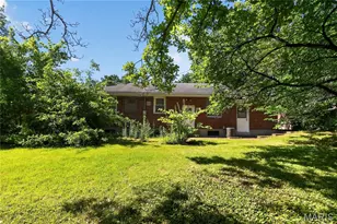 1205 Duenke Dr, Bellefontaine Neighbors, MO 63137 - Photo 3
