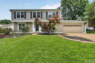 800 Bridlebrook Ln, Kirkwood, MO 63122 - Photo 1