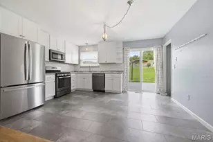 12057 Renaissance Dr, Maryland Heights, MO 63043 - Photo 13