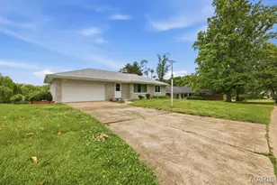 38 Pinewood Dr, Saint Louis, MO 63123 - Photo 33