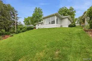 38 Pinewood Dr, Saint Louis, MO 63123 - Photo 31