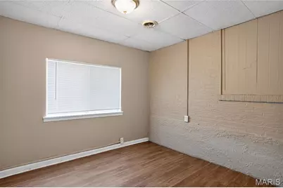 8102 Frost Avenue, Saint Louis, MO 63134 - Photo 17