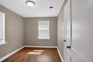 8102 Frost Ave, Saint Louis, MO 63134 - Photo 9