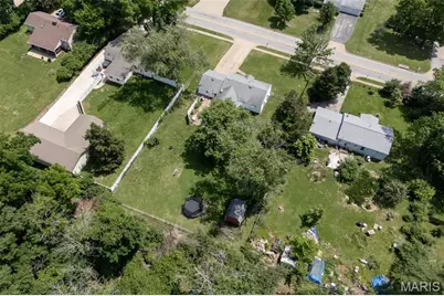 207 Hillsdale Drive, Ballwin, MO 63011 - Photo 33