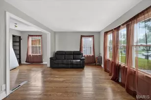 9816 Meadowview Dr, Saint Louis, MO 63114 - Photo 3