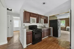 9816 Meadowview Dr, Saint Louis, MO 63114 - Photo 5