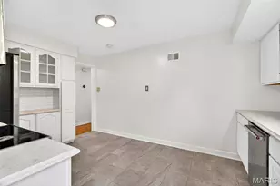 9211 Old Bonhomme Rd, Olivette, MO 63132 - Photo 11