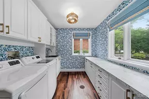 10700 Starhill Dr, Saint Louis, MO 63128 - Photo 17