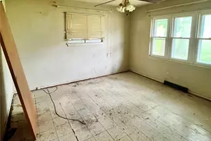 7707 Springdale Dr, Normandy, MO 63121 - Photo 13