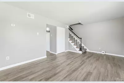 1001 Pine Street, Saint Charles, MO 63301 - Photo 5
