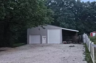 406 Ravenwood Dr, Troy, MO 63379 - Photo 3