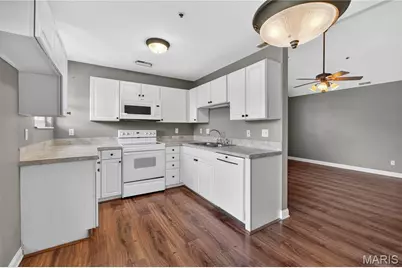 16560 Victoria Crossing Drive #J, Grover, MO 63040 - Photo 5