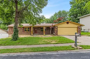 430 Nantucket Dr, Saint Charles, MO 63301 - Photo 1