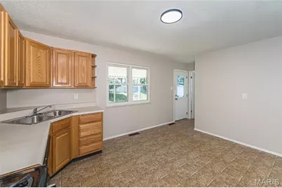 11848 Foxwood Drive, Maryland Heights, MO 63043 - Photo 11
