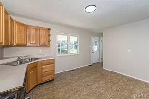 11848 Foxwood Dr, Maryland Heights, MO 63043 - Photo 11