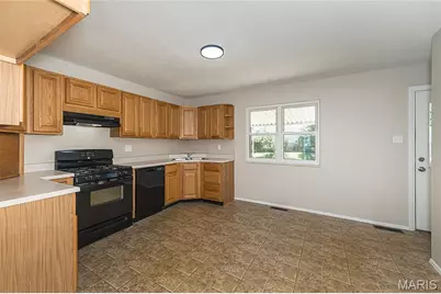 11848 Foxwood Drive, Maryland Heights, MO 63043 - Photo 7