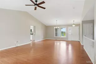 814 Emerald Pl Dr, Saint Charles, MO 63304 - Photo 3