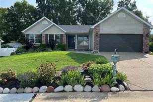 814 Emerald Pl Dr, Saint Charles, MO 63304 - Photo 1