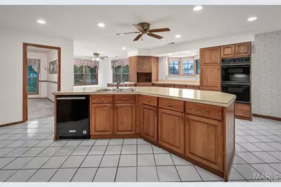 11700 Bayfield Lane, Saint Louis, MO 63128 - Photo 13